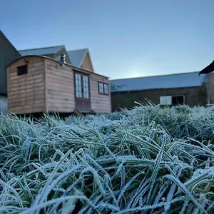 The Shepherds Retreat - Luxury Glamping , Patrington United Kingdom